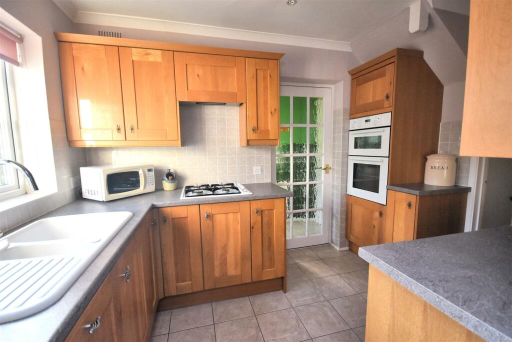 Kitchen 1.jpg