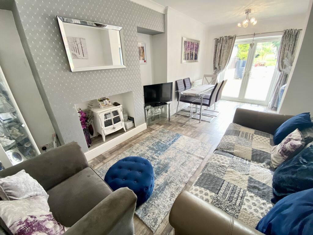 Sitting Room / Dining Room