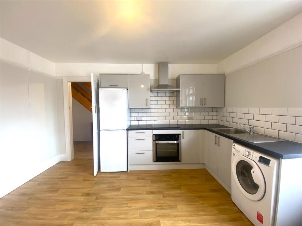 KITCHEN 2.jpeg