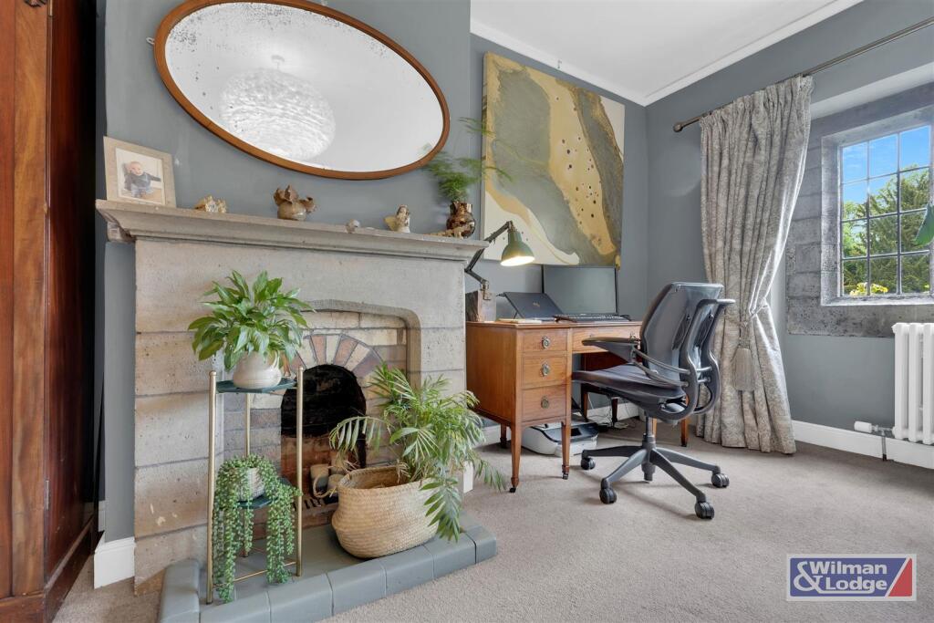 Period Property - Four Bed with Formal Gardens (4)