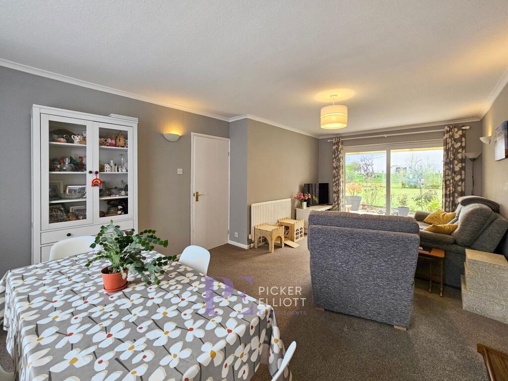 Lounge - dining room