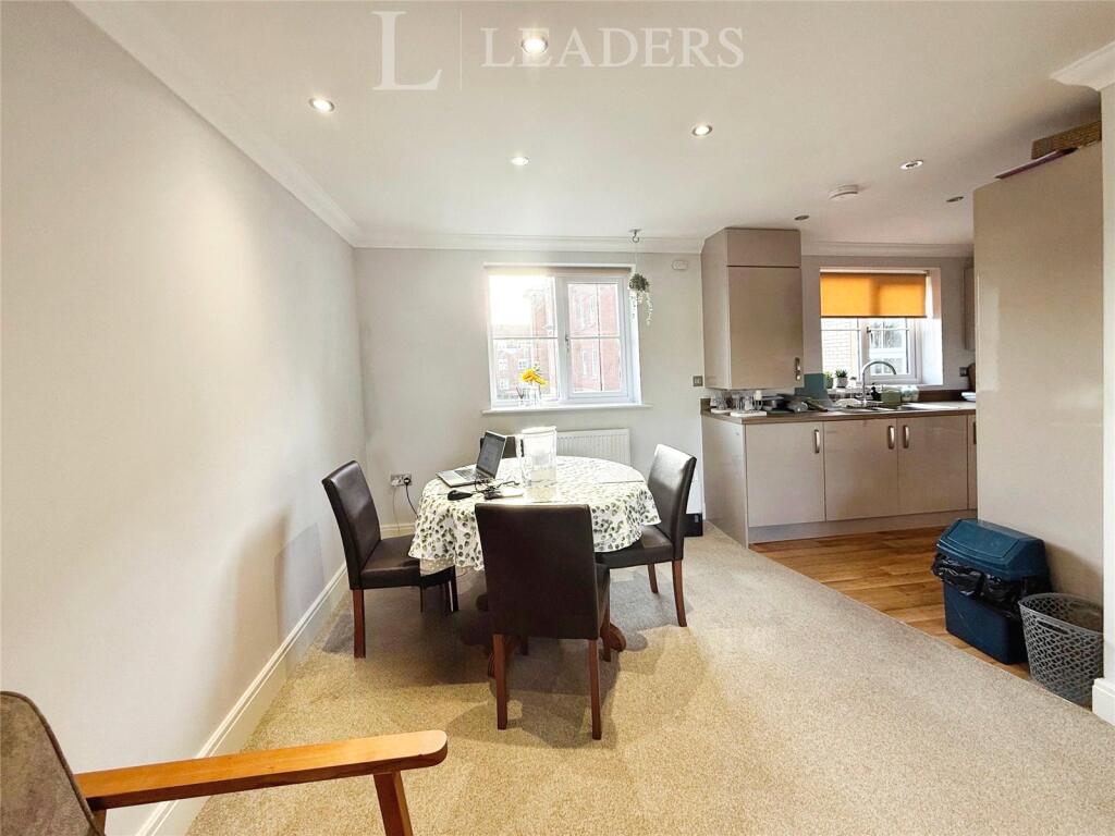 Living/Dining Area
