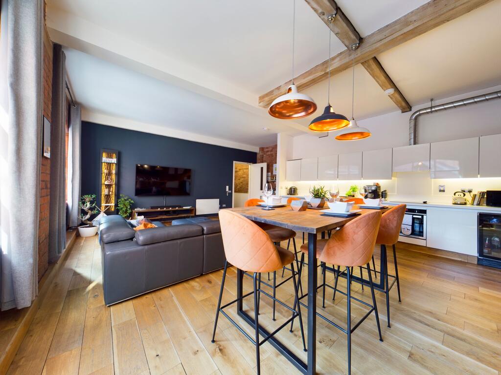 Kitchen / Dining