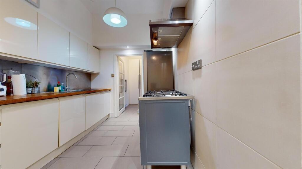 Flat 1 167 CRkitchen3.jpg