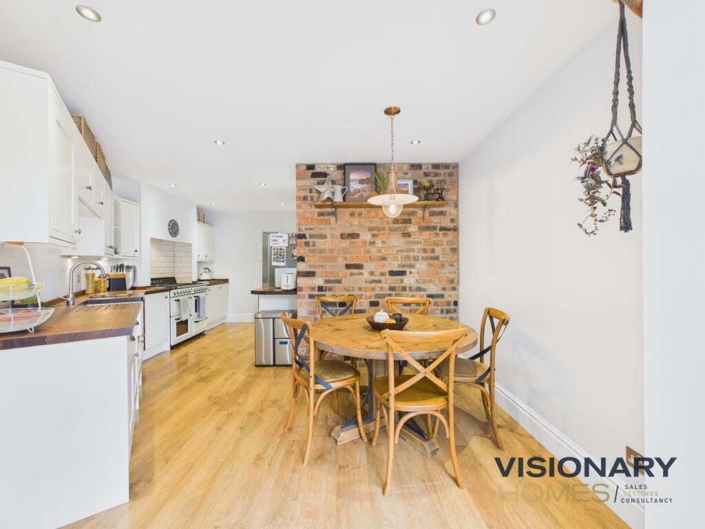 CAM03522G0-PR0220-STILL012