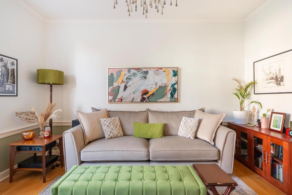 0T4CDHS - Living Room D.jpg