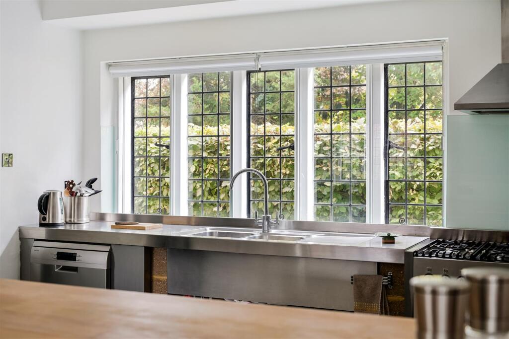 COLLEGE AVENUE (25).jpg