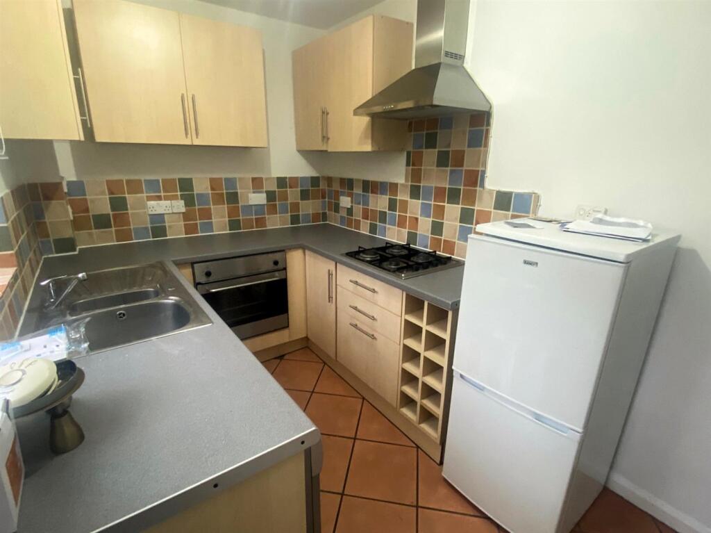 Kitchen 2.jpg