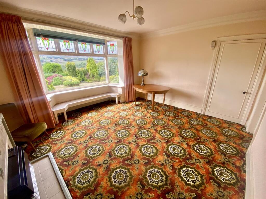 Bramleys Estate Agents - Meadow Bank Crescent - Mi