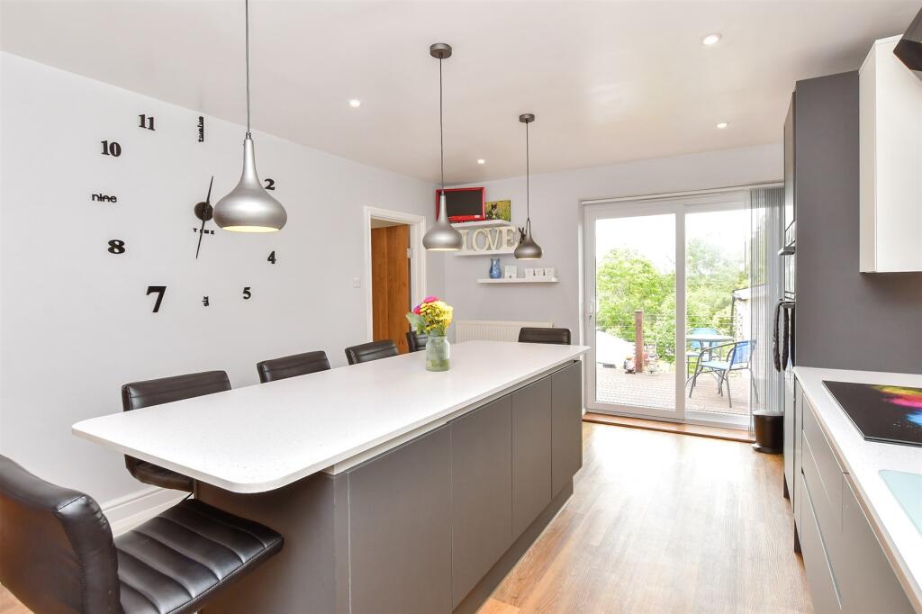 Kitchen/ Breakfast Room