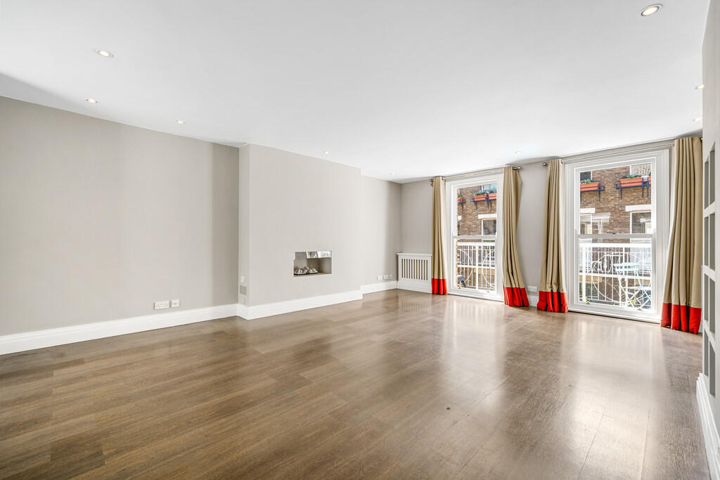 8 Coral Row, SW11...