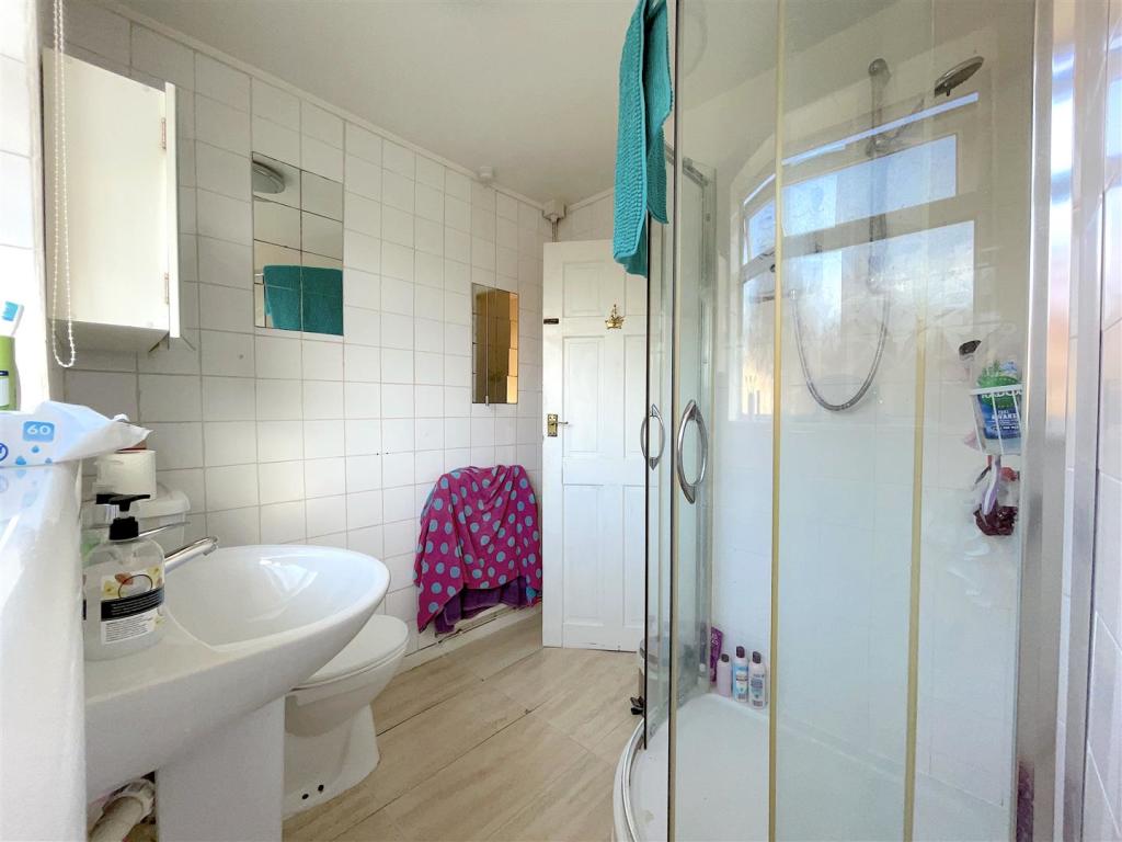 Bathroom.JPG