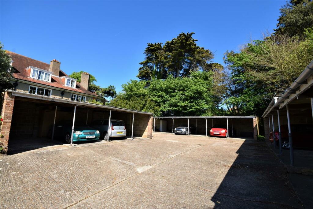 Garages..JPG