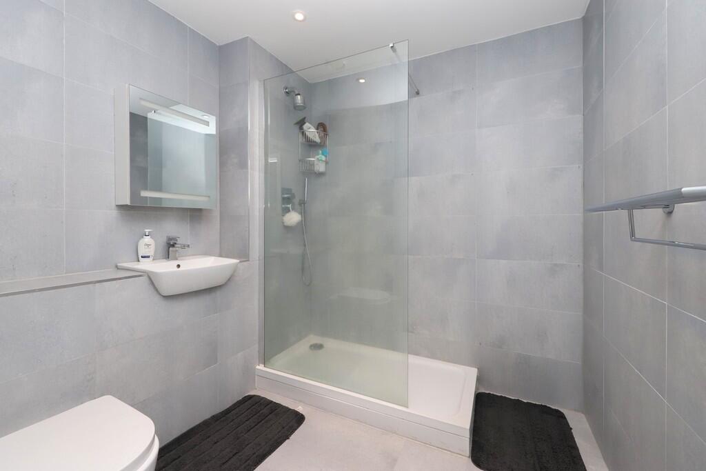 7 Trinity Court (...