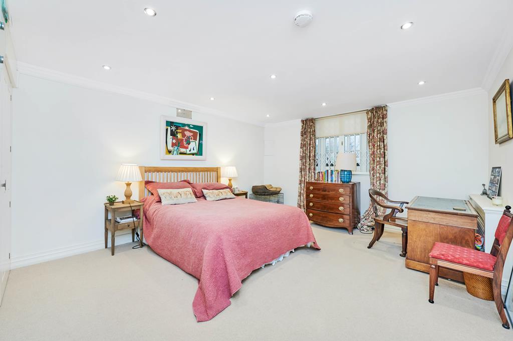 Ayrton_Wylie_-_81A_Chester_Square_London_SW1W_9DP_