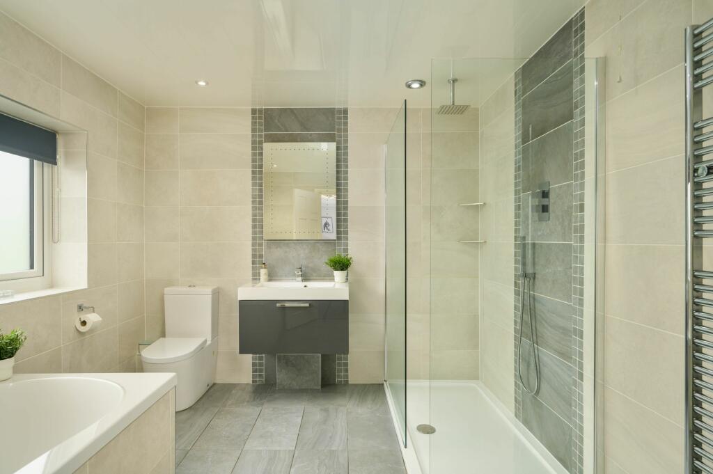 Master ensuite 