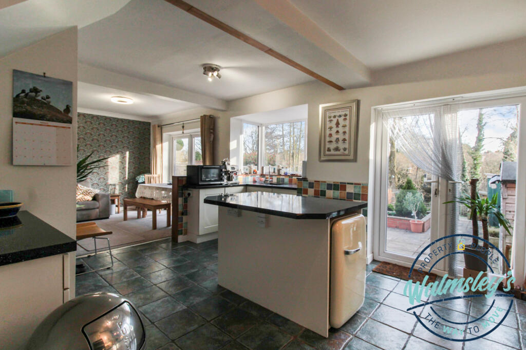 Kitchen dining &amp; family room