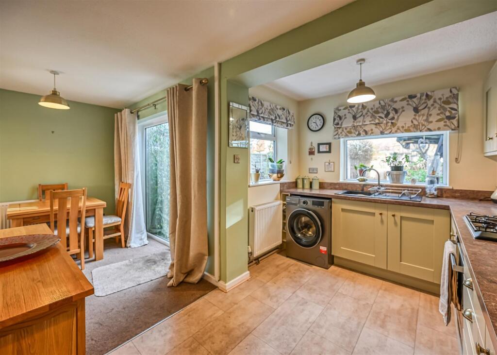 18 Longford Close-7.jpg