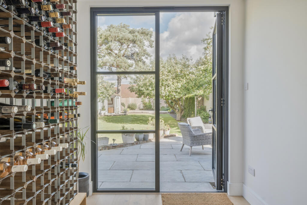 1350083-10-68c00a...