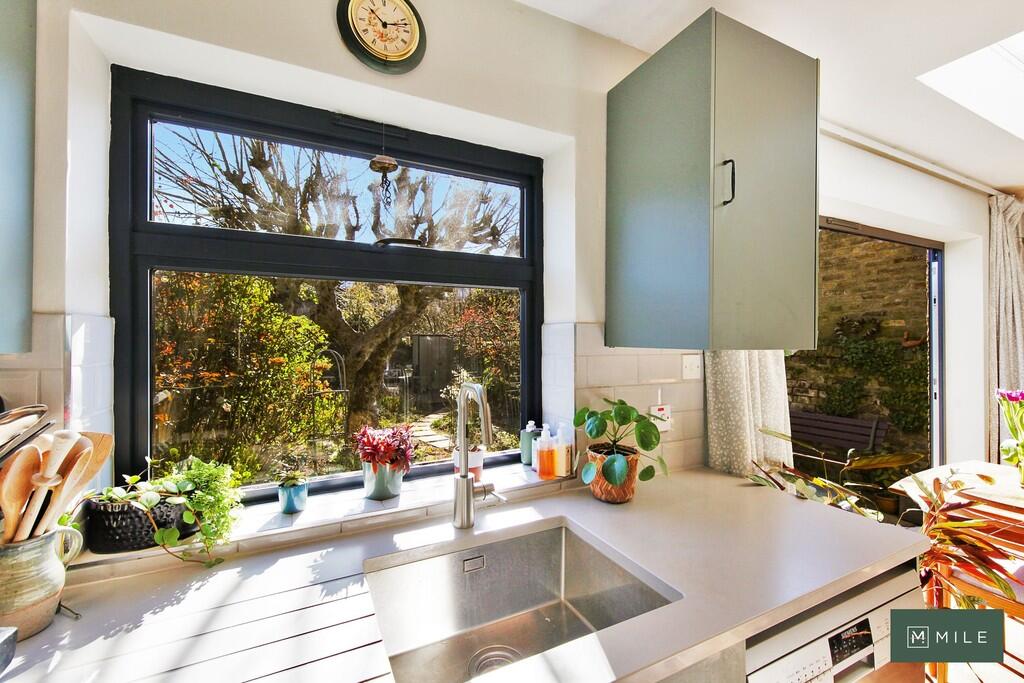 Flat A, 11 Bramst...