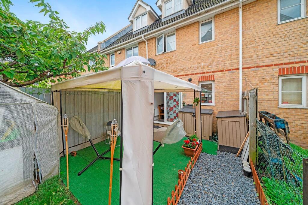 13-654d81011 - NS - PropWorld - 2 Oaklands Court -