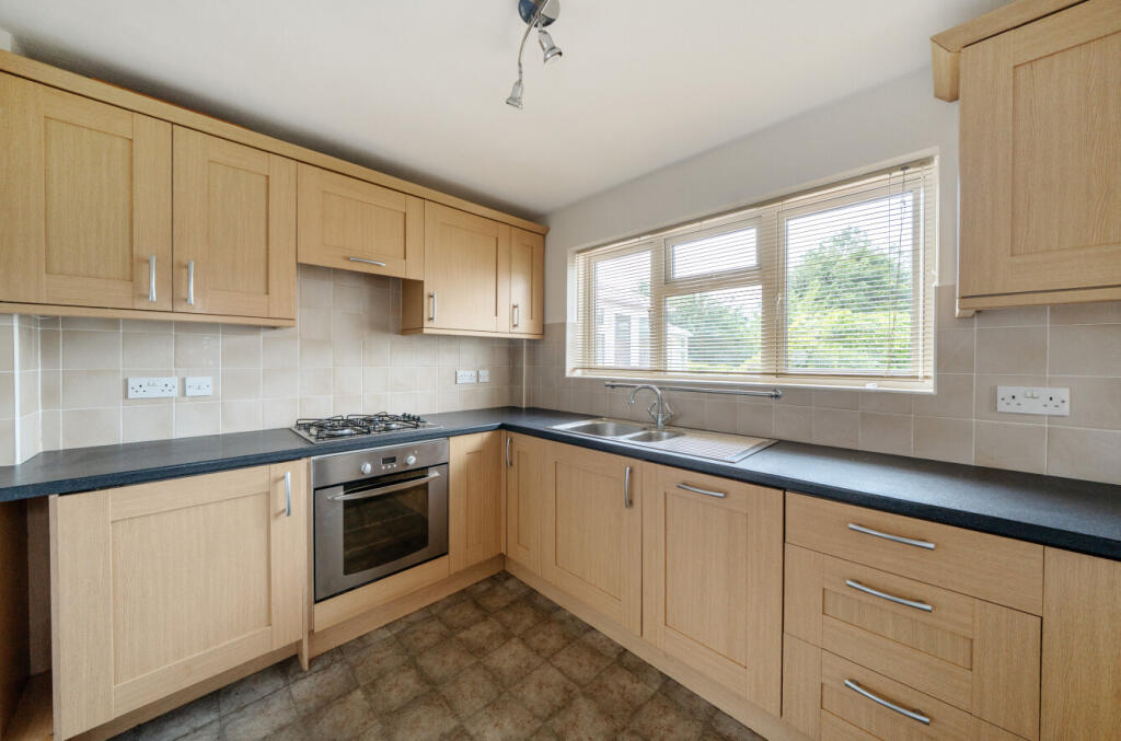 1305048-15-6841d4...