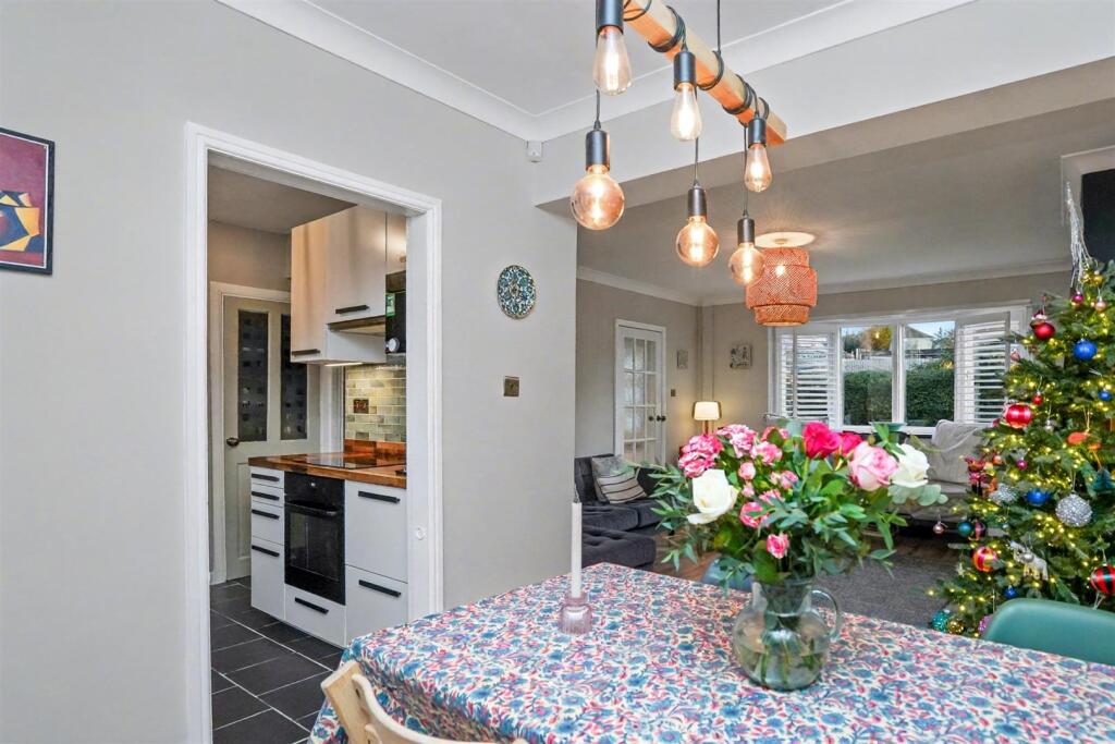 14 England Cresent-17.jpeg