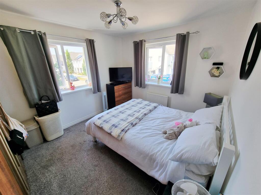 Bed 2.jpg