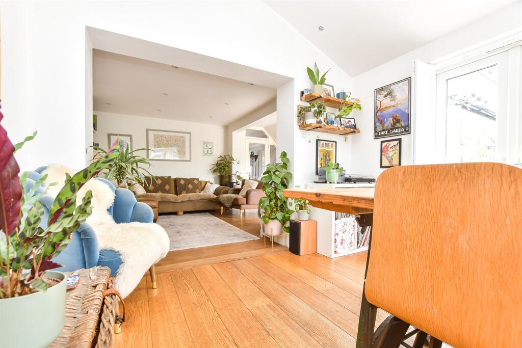 Lounge/ Conservatory