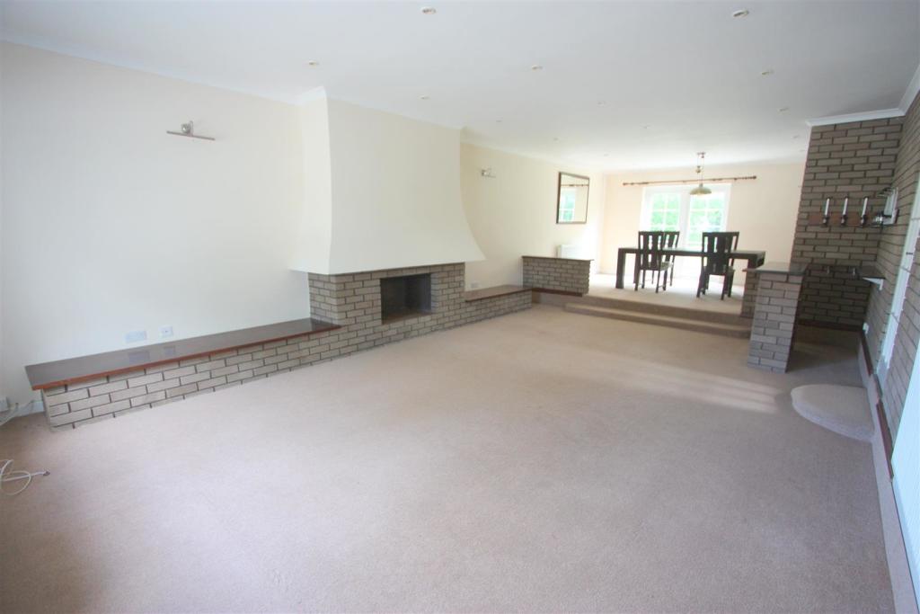 29 Billings Drive Lounge