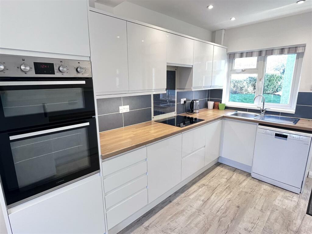 kitchen 1.JPG