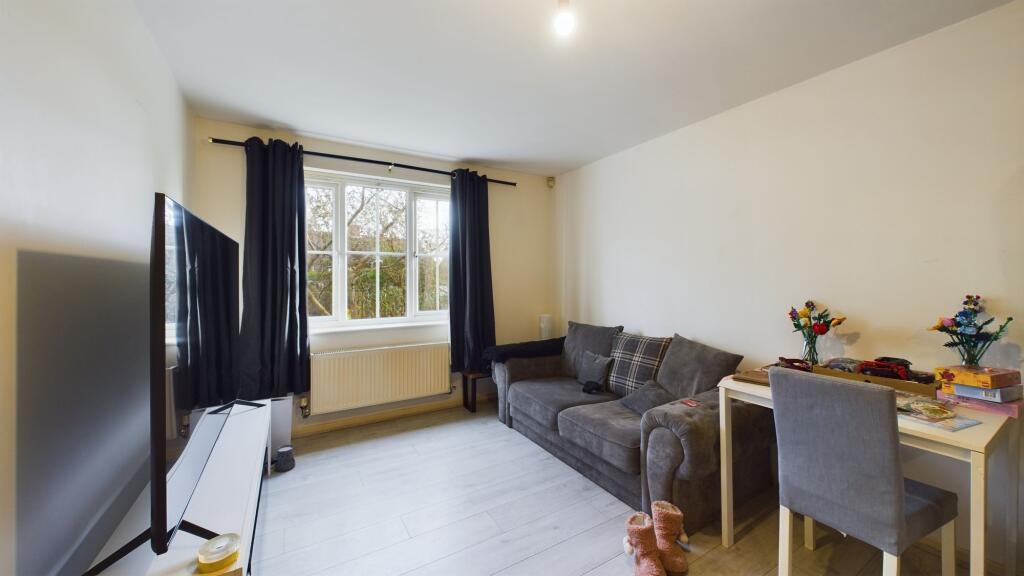 Lounge &amp; kitchenette