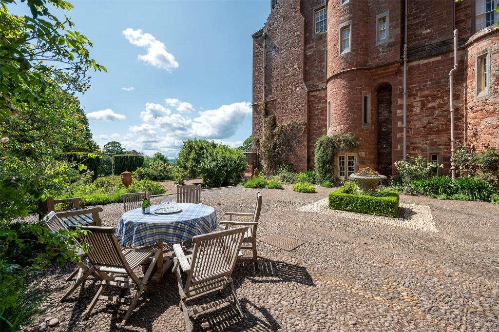 Alfresco Dining