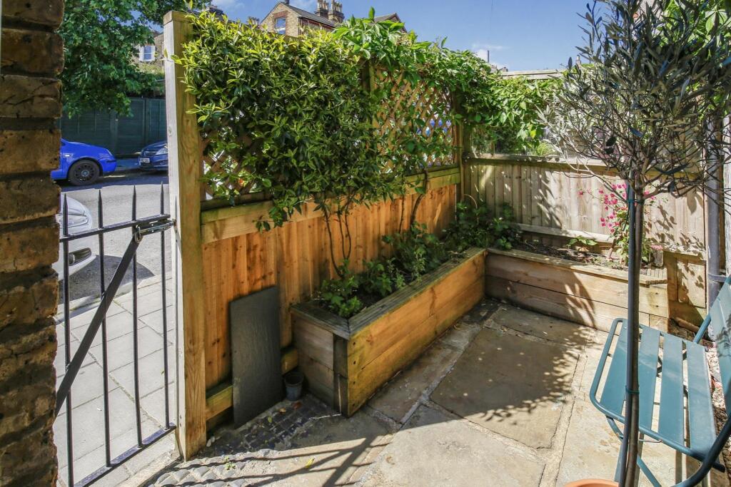 1463639988 - St.Julians Farm Road, SE27 - 7.jpg