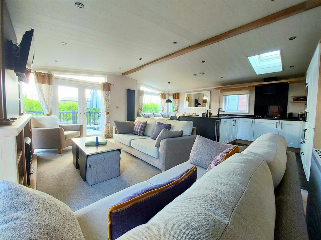 WhatsApp Image 2023-03-10 at 14.07.19 (1).jpeg