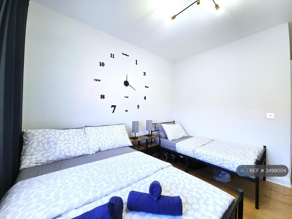 Ensuit Room (Double + Single Bed)