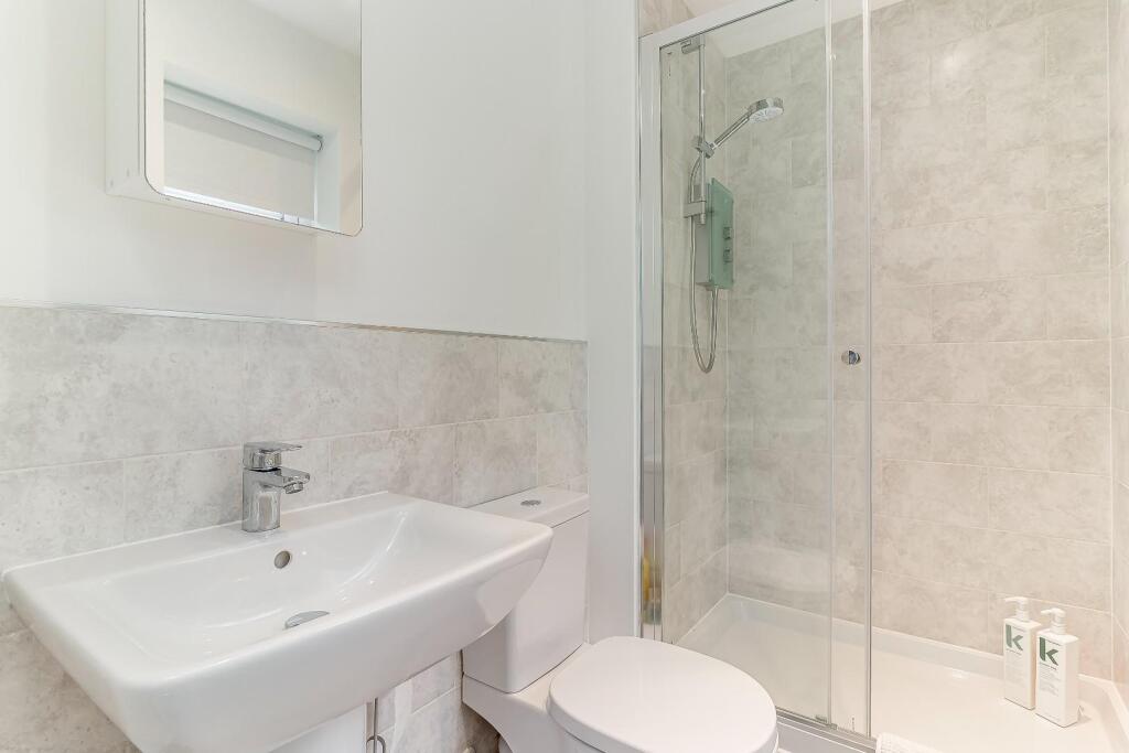 Bedroom 2 Ensuite.jpg