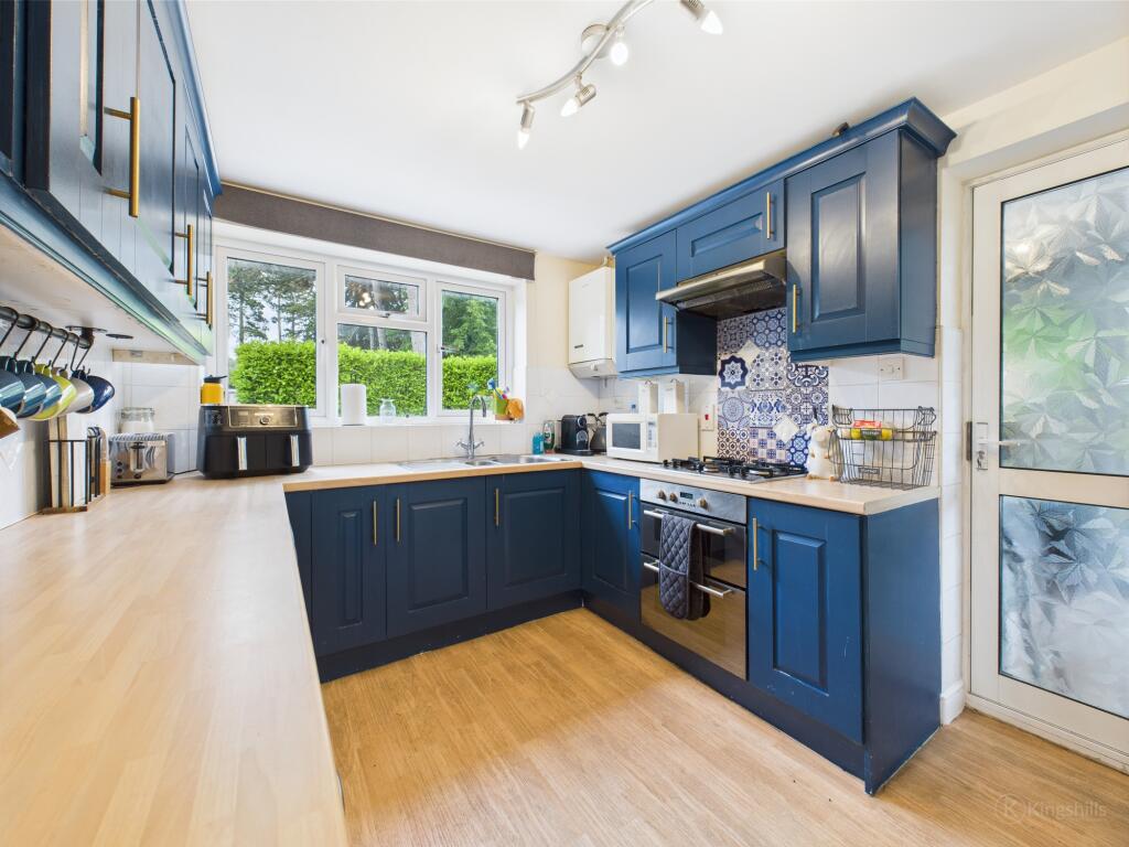 CAM02119G0-PR0405-STILL019