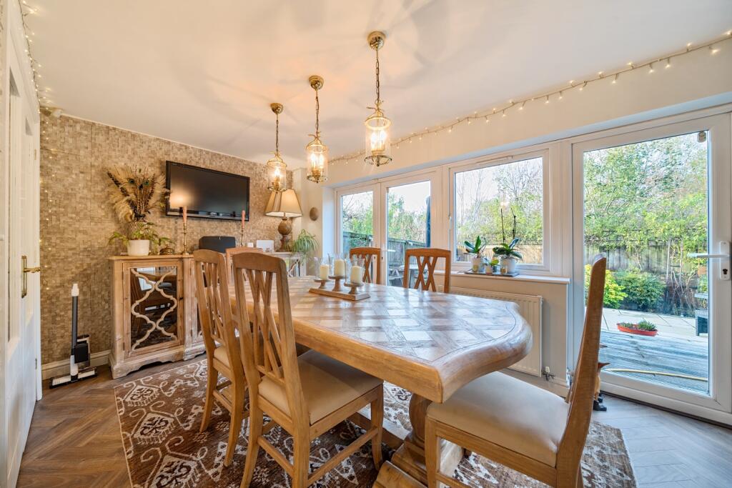 1383222-35-69207a7a61380-ARW-1