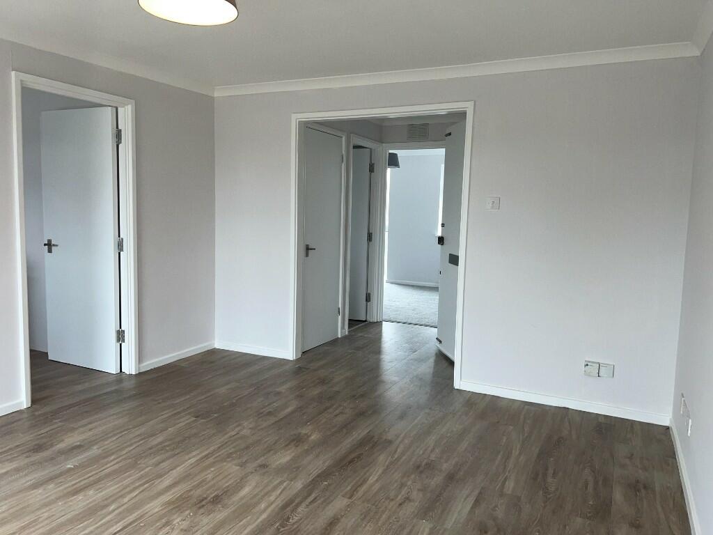 Living Room pic 1