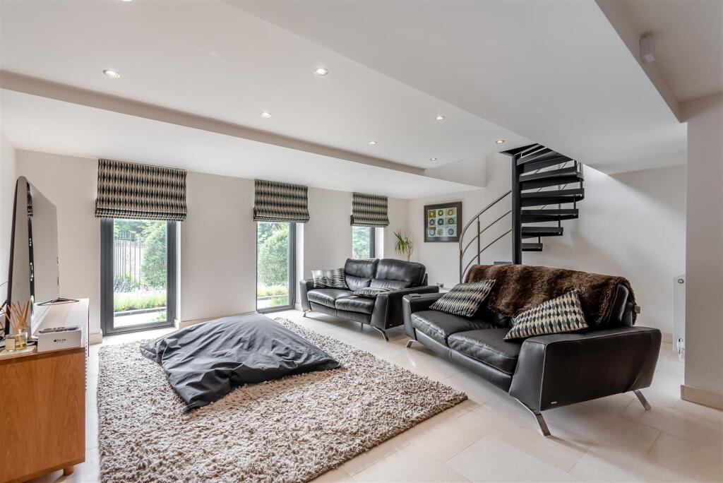 8654576-interior08.jpg