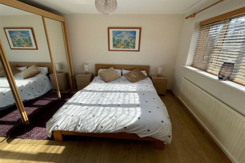 Bedroom 1a