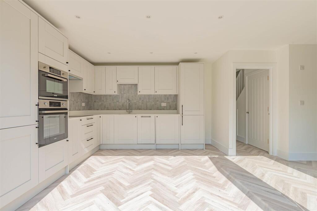 138 staines road, Sunbury-right  (1).jpg