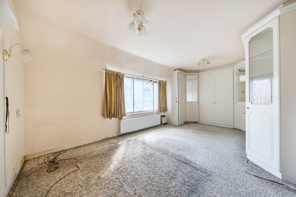 1349787-26-68baf3...