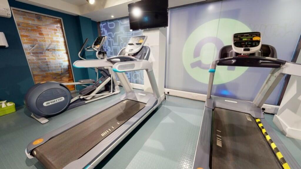 Magenta-House-Ame...