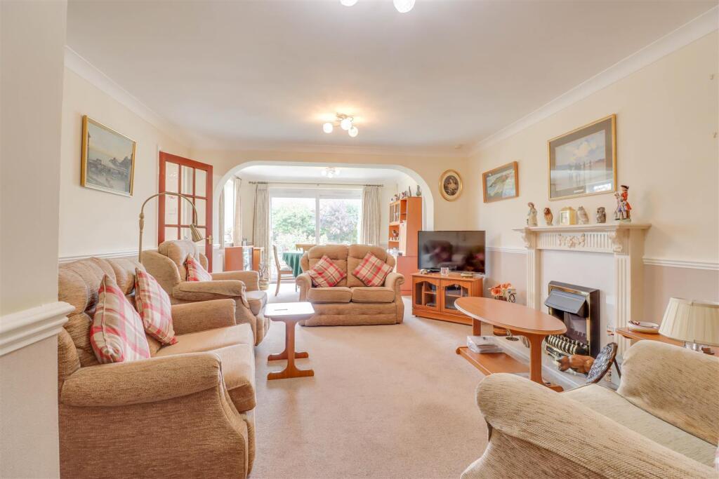 9 TOPPESFIELD AVENUE-12.jpg