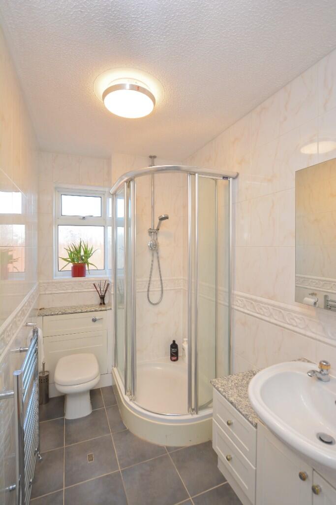 En-suite shower