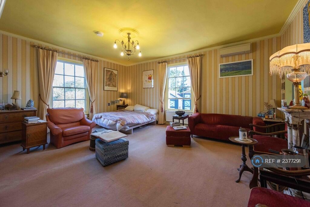 Commodore's Cabin Iii