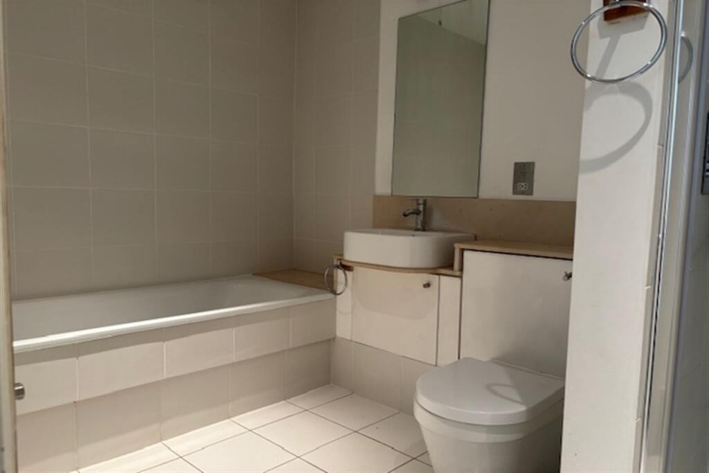 Family bathroom (Mai