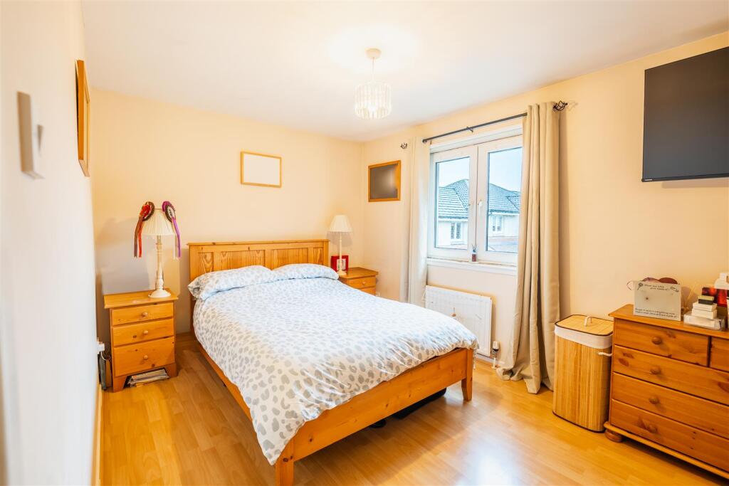 bedroom.one.jpg